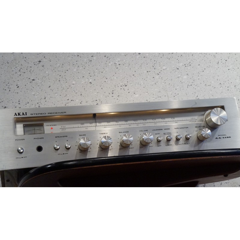 Mooie woodcase AKAI receiver AA-1125