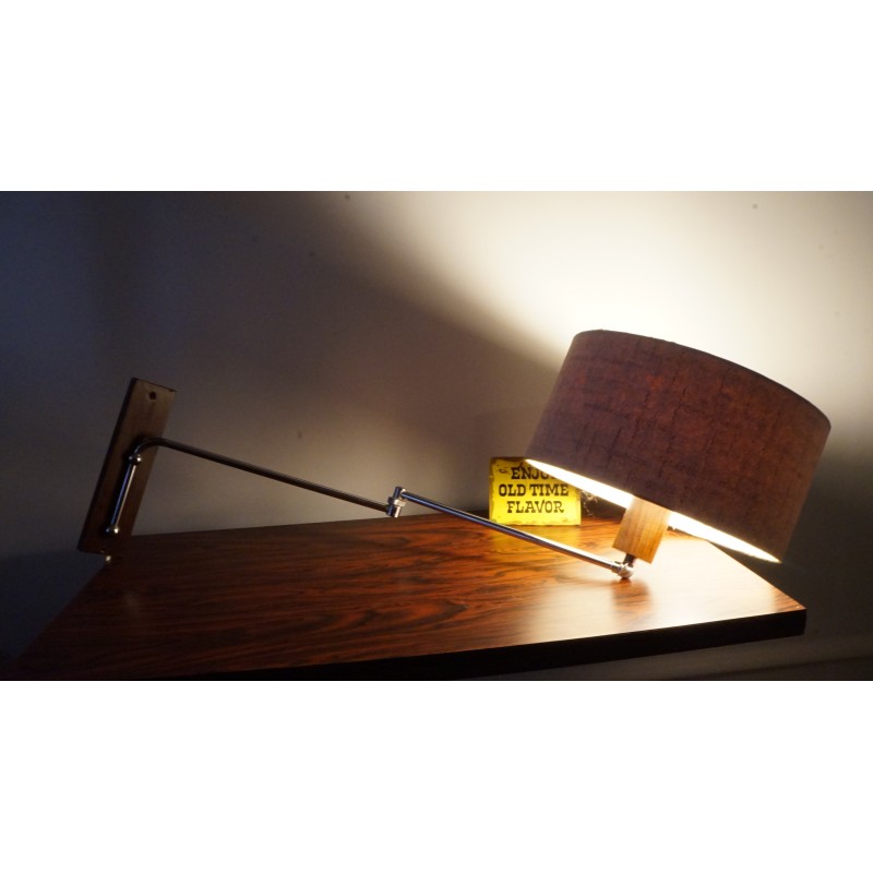 Mooie wandlamp met metalen buigarm